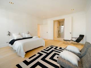 Just a stone's throw from Avenue Louise, this approximately 221 m² apartment is located on the second floor of The Sixty project, a superb...