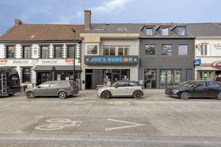 On the ground floor, there is a multipurpose commercial space, ideal for a shop, office or liberal profession. Thanks to the excellent...