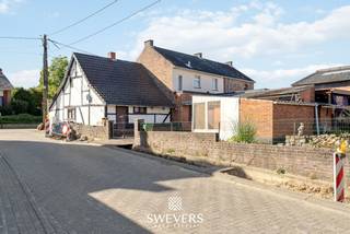 Voor meer info en foto’s, surf naar www.swevers.be– Op een rustige locatie nabij het centrum van Wellen vindt u deze halfopen bebouwing met...