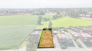 <p><strong>Altijd al je eigen ding willen doen op een perceel van 7A en 96CA in Bree?</strong></p>

<p><br />Deze bouwgrond zorgt voor de perfecte kans om er een kwalitatieve halfopen bebouwing te realiseren. Ook geniet je op deze locatie van een goede verbinding tussen Peer, Bocholt, Maseik en Meeuwen.</p>

<p><br /><strong>Enkele troeven:</strong></p>

<ul><li>Bestemd voor halfopen bebouwing</li><li>Gelegen in een rustige straat</li><li>Gelegen nabij het centrum van Bree</li><li>Verkavelingsvergunning actief</li><li>14,86 meter breedte</li></ul>

<p>De volledige bouwvoorschriften kunnen via mail bezorgd worden.</p>

<p><br /><strong>Denkt u eraan om uw eigen ding te doen in Bree?</strong> Contacteer ons dan via <strong>impact@era.be</strong> of via <strong>089 46 48 63, </strong>Khaz helpt je graag verder.</p>
 

<p> </p>

<p> </p>