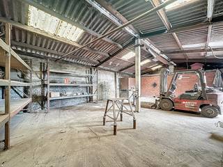 Warehouse for rent in Sint-Baafs-Vijve of approximately 100m², located along the Rijksweg. This warehouse offers the ideal solution for those who...