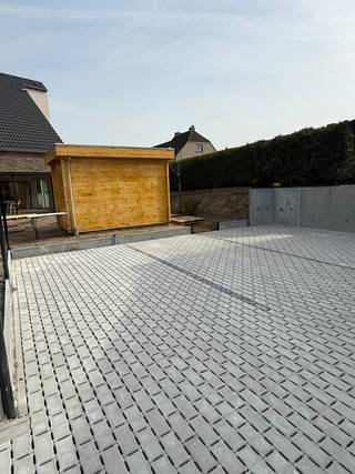 Autostaanplaats te koop gelegen te Kathelijne Idestraat, Assebroek.  Rustig gelegen en vlakbij Brugge centrum.Totale grondopp: 2,5m x 5m =...