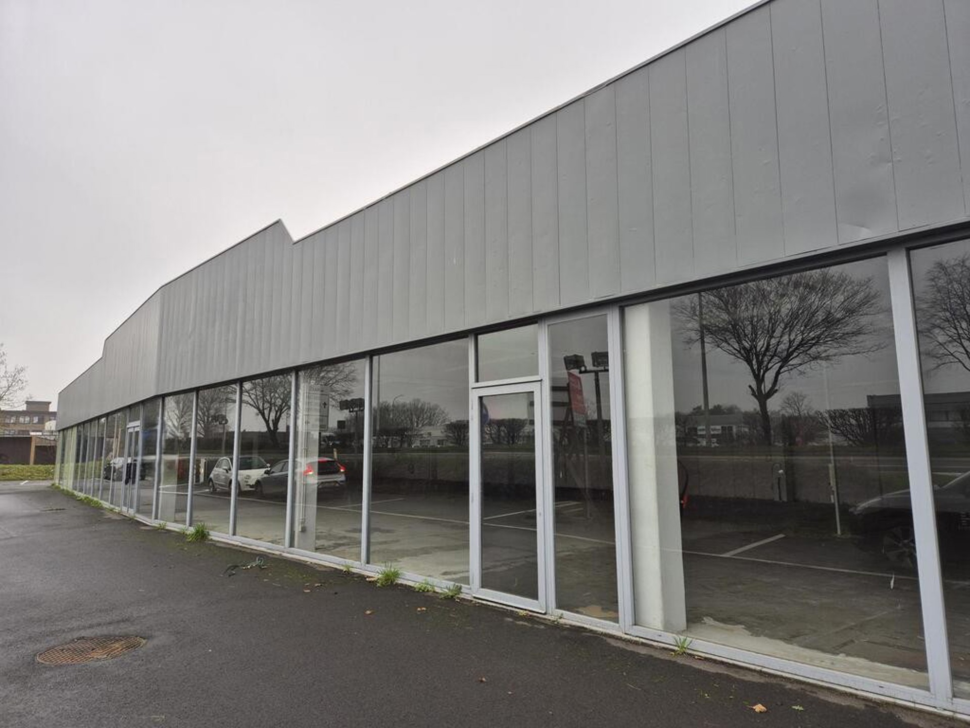 Winkelruimte 615m² met zichtlocatie op de N16 met ruime parking - foto 3