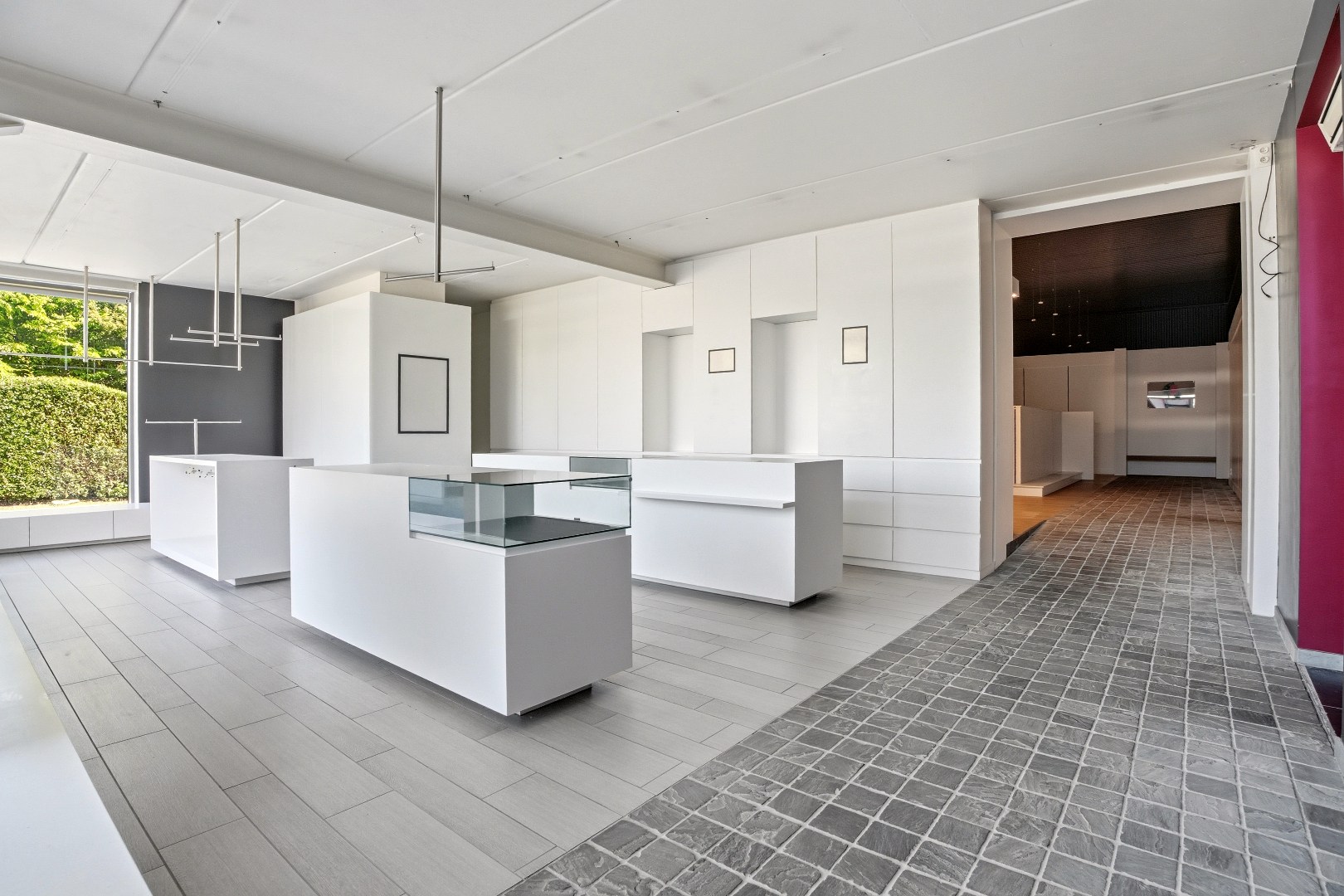 Uniek bedrijfsvastgoed met woonst in Westrozebeke te koop! - foto 4
