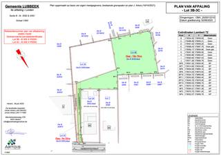 Mooi perceel bouwgrond voor open bebouwing (bungalow) in het centrum van Linden. Het perceel ligt in woongebied, dat niet overstromingsgevoelig is en maakt deel uit van een goedgekeurde verkaveling. De ligging achterin zorgt voor een rustige woonomgeving, terwijl scholen, winkels, supermarkt en sportfaciliteiten zich op wandel- en fietsafstand bevinden. Leuven is vlot bereikbaar per fiets of bus; de E314 ligt op slechts 15 minuten.<br /><br />Perceel Lot 3B: <br />20a 02ca – breedte ±38,19 m – diepte ±26,61 m – max. bebouwde opp. 250 m² – max. 1 bouwlaag<br /><br />Het perceel is bestemd voor open bebouwing met een ruime tuinzone. <br />Toegang gebeurt via een gemeenschappelijke inrit met erfdienstbaarheid van doorgang. <br /><br />De maximale bouwhoogte wordt beperkt om het open karakter van de omgeving te behouden. <br />De afstand tussen de dorpel van het gelijkvloers en de kroonlijst of gevelafsluiting bedraagt daarbij maximaal 3 m voor een hellend dak en maximaal 3,5 m voor een plat dak<br /><br />Minstens 2 parkeerplaatsen op het eigen terrein zijn verplicht. De toegangen mogen maximaal 3,5 m breed zijn en moeten worden uitgevoerd in waterdoorlatende verharding.<br /><br />Complementaire bedrijvigheid is niet toegelaten. Een zorgwoning binnen de woning is mogelijk, tot maximaal 1/3 van de bruto vloeroppervlakte.<br /><br />Interesse? Maak dan uw afspraak ter plaatse via philippe@sophimo.be of 0498/59 84 11