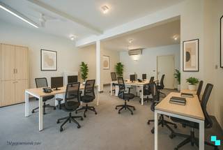 Deze commerciële ruimte van ca.184 m² (volgens EPC) is gelegen op een perfecte locatie tussen Izegem en Rumbeke. Uitstekende bereikbaarheid dankzij...