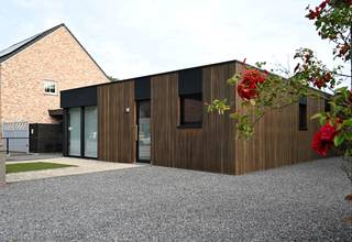 Ben je op zoek naar een gelijkvloers, energiezuinig huis?<br />Dan is deze woning op de Michel Scheperslaan 164 vast iets voor u.<br />Er zijn twee slaapkamers, een badkamer met douche, een wasplaats en een ruime living met open keuken, deze keuken is volledig ingericht met alle toestellen.<br />De auto's kunnen zowel voor het huis als achter de poorten geparkeerd worden. Verder zijn er buiten nog een tuinhuis, een carport voor de auto en een carport waar zelfs een mobilhome onder past.<br />De combinatie alu-ramen met dubbel glas - isolatie - zonnepanelen en warmtepompen zorgt voor een A-label op het epc-verslag.<br /><br />Interesse? Bel dan snel op het nummer 0491 15 30 43 of mail naar hallo@nielsvastgoed.be Ik help je graag verder.