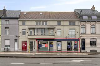 Ce bureau extrêmement accessible d'environ 266 m² à Gand est situé le long de la Rooigemlaan et bénéficie d'une très forte visibilité.Le bureau...