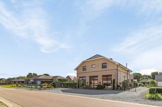 Ben je op zoek naar een uitstekende locatie voor jouw onderneming in Houthalen-Oost? Zoek niet verder! Wij bieden een ruim en veelzijdig...