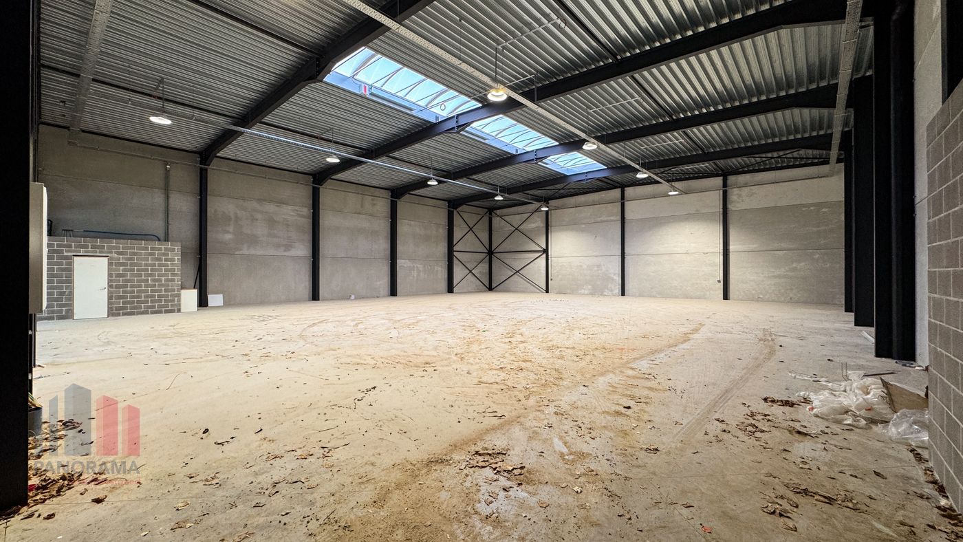 MAGAZINE 649 m² FOR RENT IN LIER - photo 3