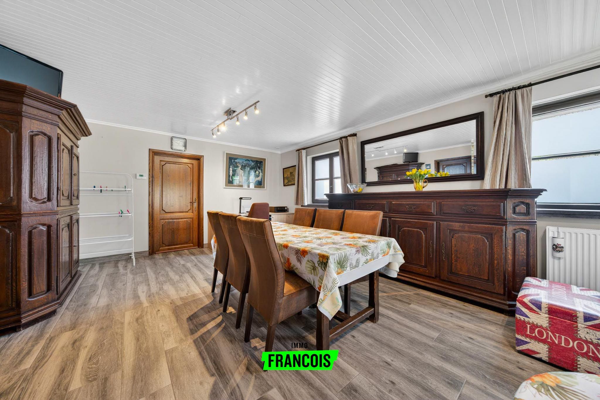 Instapklare gezinswoning met 3 slaapkamers, garage en 18 zonnepanelen te koop! - foto 5