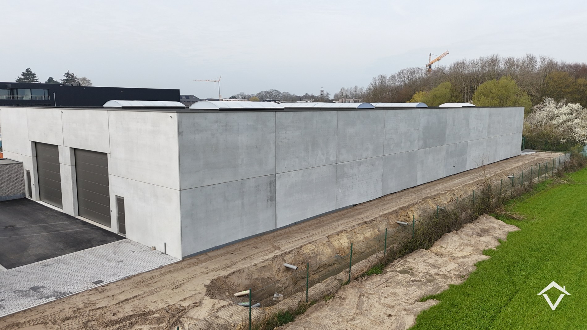 Nieuwbouw loods KMO-UNIT te koop – 326 m² met 1 parkeerplaats inbegrepen op de industriezone te Aartrijke - foto 3