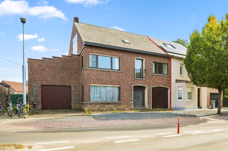 Ruime woning van 260m² op 4a25ca met 4 slaapkamers - photo 1