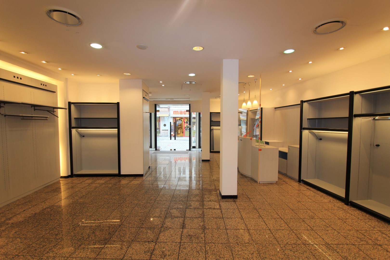Authentiek gebouw met instapklare handelsruimte en te renoveren verdiepingen - foto 5