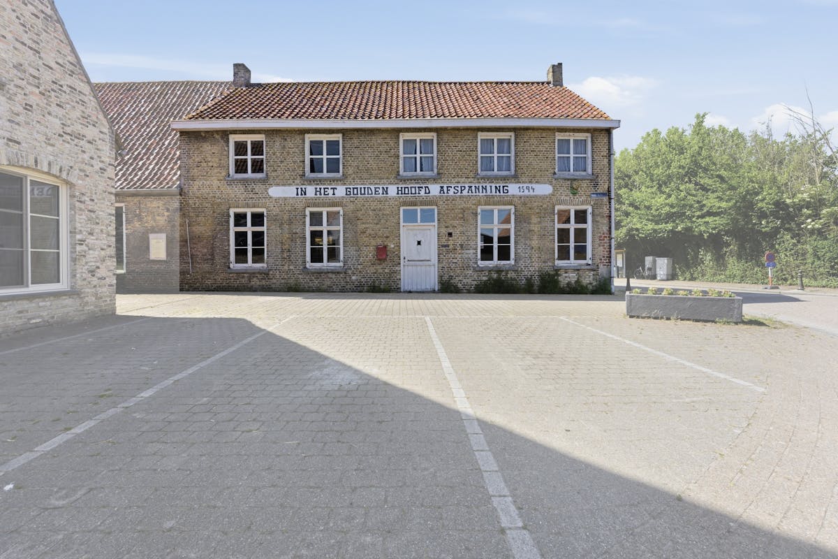 Karaktervolle renovatiewoning met veel potentieel. - foto 2