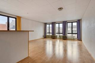 The apartment to be refurbished has a living area of 86 m² and is located on Wisselstraat in a pleasant neighborhood in the historic city center...