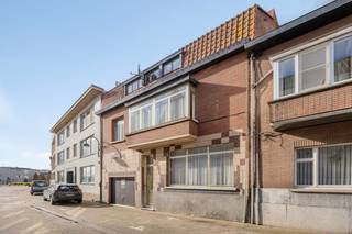 Deze karaktervolle en uitzonderlijk ruime woning van maar liefst 289m² bewoonbare oppervlakte werd steeds zeer goed onderhouden en biedt enorm...