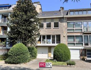 Située dans un quartier résidentiel calme et verdoyant de Ganshoren, cette maison unifamiliale en excellent état séduira les familles en quête...