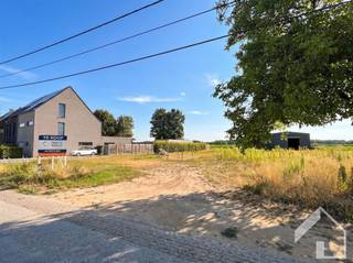 <p>Dit prachtig perceel bouwgrond (lot 1A + 1B) voor een open bebouwing van 846,84m2 is gelegen nabij het centrum van Broechem, met een landelijk en groen karakter. Preceelbreedte aan de straatzijde bedraagt 16,93m. Voor meer info: 0479/9 34 34 9 (Kristof)</p>