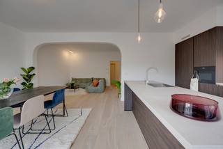 Pulhof op z’n zonnigstIn de Pulhofwijk, een rustige en bijzonder gewilde buurt met winkels, scholen en openbaar vervoer op wandelafstand, verwelkomen...