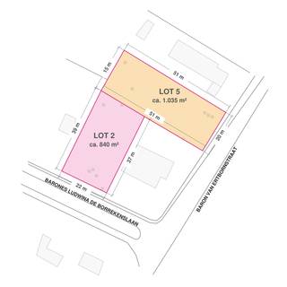 <p><strong>De laatste bouwgronden in een exclusieve buurt bij Solhof</strong></p>
<p>Aan de Barones Ludwina de Borrekenslaan en de Baron van Ertbornstraat bieden we de laatste twee bouwgronden aan in deze exclusieve buurt bij kasteel Solhof in Aartselaar. Een bijzondere kans om hier uw eigen woning te realiseren.</p>
<p><span>Lot 2 heeft een oppervlakte van circa 840 m² en een straatbreedte van circa 22 meter. Lot 5 omvat circa 1.035 m² en heeft een straatbreedte van circa 20 meter.</span></p>
<p>Er geldt geen bouwverplichting, dus u beslist zelf wanneer u uw droomvilla realiseert. Omdat de bebouwing wel gebonden is aan specifieke bouwvoorschriften voor villabouw, lichten we de bouwmogelijkheden graag persoonlijk aan u toe.</p>
<p><span>Verdere informatie wordt uitsluitend telefonisch op +32 474 101 101 of tijdens een persoonlijk gesprek verstrekt.</span></p>