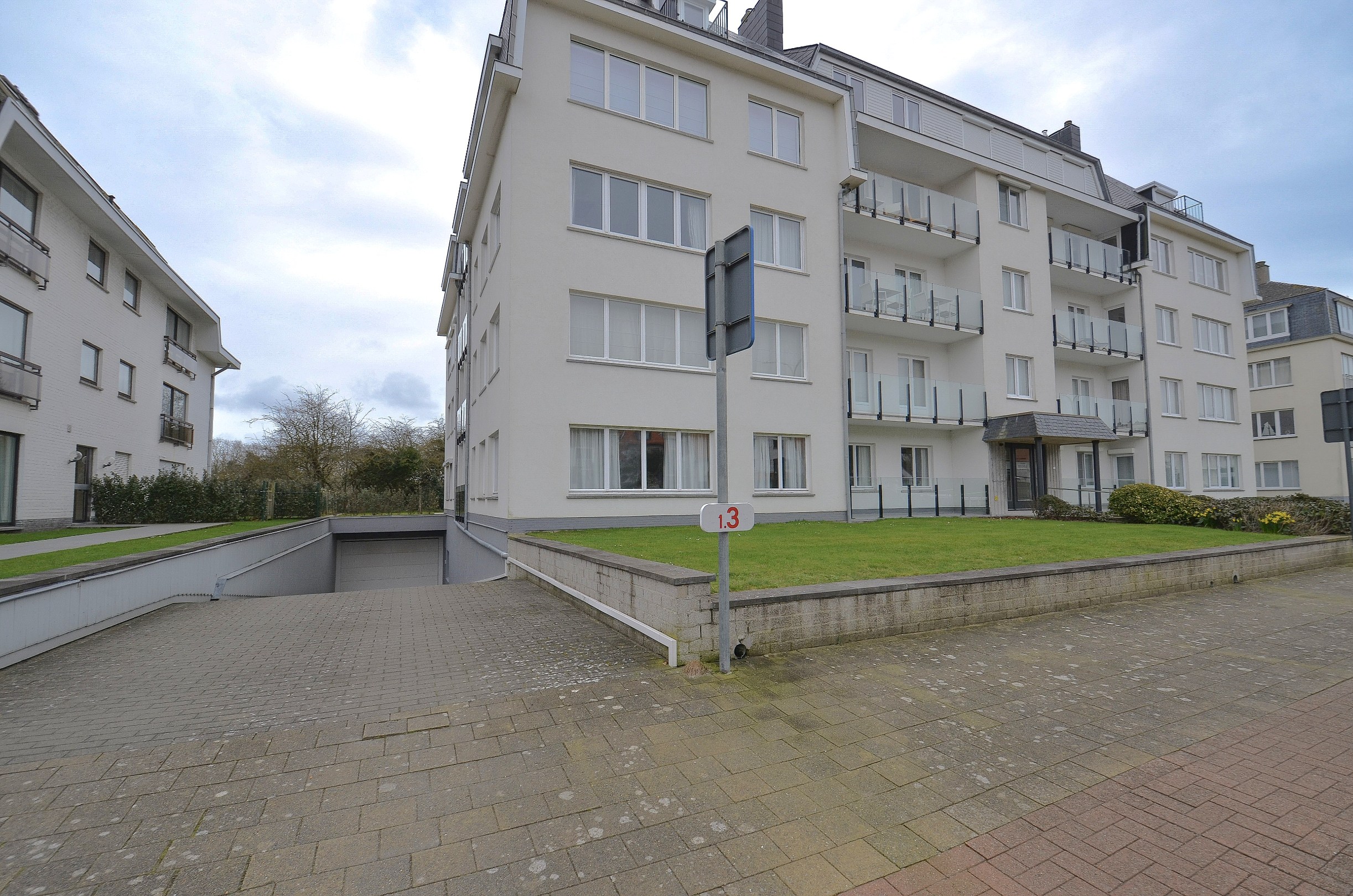 Garage for sale in Knokke-Heist - photo 1