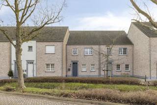 Vous recherchez une maison familiale prête à emménager avec 4 chambres à Zwijndrecht ? Découvrez alors cette magnifique maison de style presbytère...