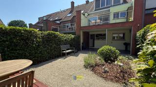 Welkom bij deze aantrekkelijke woning in het groene Mortsel. Dit moderne huis biedt 170 vierkante meter woonoppervlak optimaal verdeeld over...