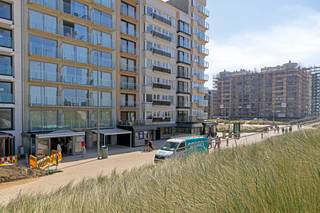 Are you looking for a prime commercial location or a valuable coastal real estate investment? This exceptional 150 m² commercial property in Residence Monaco (built in 1980) is located in an absolute A-location: right opposite SILT, the beating heart of Middelkerke. Here, you are assured of maximum visibility and a constant flow of passers-by, all year round.The building has a wide window with fantastic light and offers the unique opportunity to display goods or a terrace on the Zeedijk. In addition, there is a very large private basement, ideal for stock management and extra inventory, so that the shop floor can be used optimally.A major advantage is the possibility to establish a domicile at the back. This makes the property perfect for an operator who wants to combine living and working, or as extra added value for rental investors.The building is currently being successfully operated as a pop-up, but is completely free by deed. Whether you dream of an exclusive retail store, a stylish office or a liberal profession, this location offers endless possibilities.Take this rare opportunity on the renewed Zeedijk. Contact us today for more information or an on-site visit! Register of measures: no
