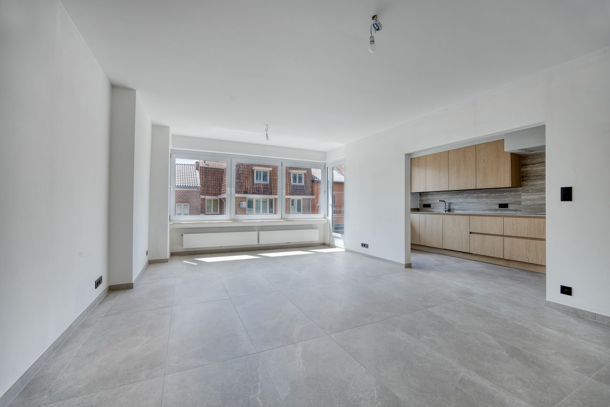Luxueus, volledig gerenoveerd appartement met 3 slaapkamers, autostaanplaats en kelder - foto 4