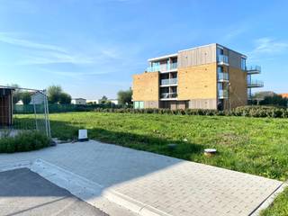 * Perceel bouwgrond met een oppervlakte van 844,41 m2 in een rustige villawijk; * Nabij het centrum van Middelkerke en op 8 min wandelen van het...