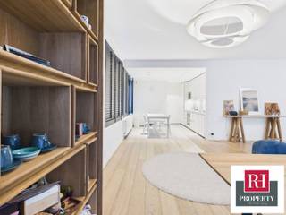 In een prachtig CORBIAU-gebouw presenteren wij u dit schitterende appartement van ±165 m² op de begane grond met TERRAS en TUIN. Het bestaat uit...