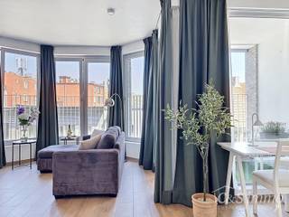 Beautifully maintained 2-bedroom apartment. Spacious and bright living room (approx. 30 m²) with parquet tiles, connected to an open kitchen...