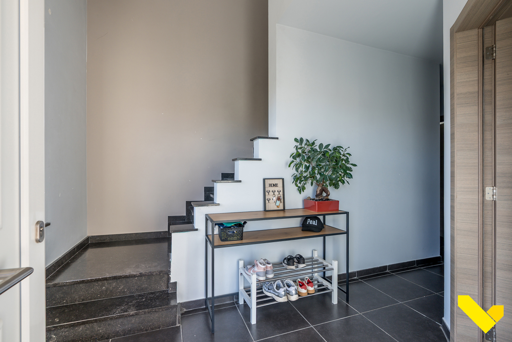 Ruime villa in rustige straat met centrale ligging - foto 2