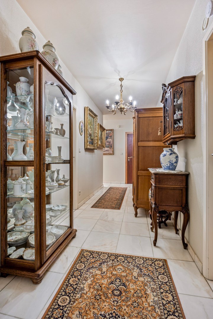 INVESTERINGSPAND: Ruim appartement met garage en zicht op de middeleeuwse Wallen te Tongeren - foto 5