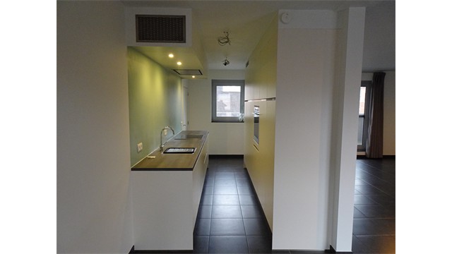 Een ruime en gunstig gelegen nieuwbouwwoning met ondergrondse parkeerplaats - foto 5