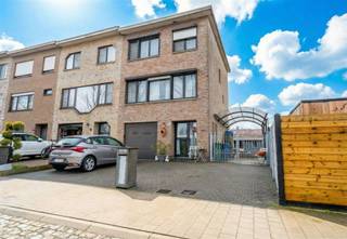 Semi-detached development with 3 full bedrooms in quiet bike street near Hoboken Polder.This well-kept semi-detached development is located in a...