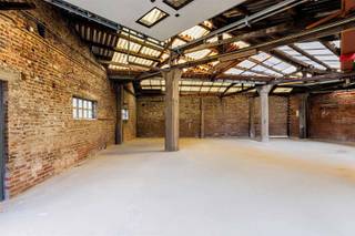 Ruim magazijn op een uiterst strategische ligging in DilbeekBent u op zoek naar een praktische en goed gelegen magazijn in Dilbeek? Dan stellen wij u...