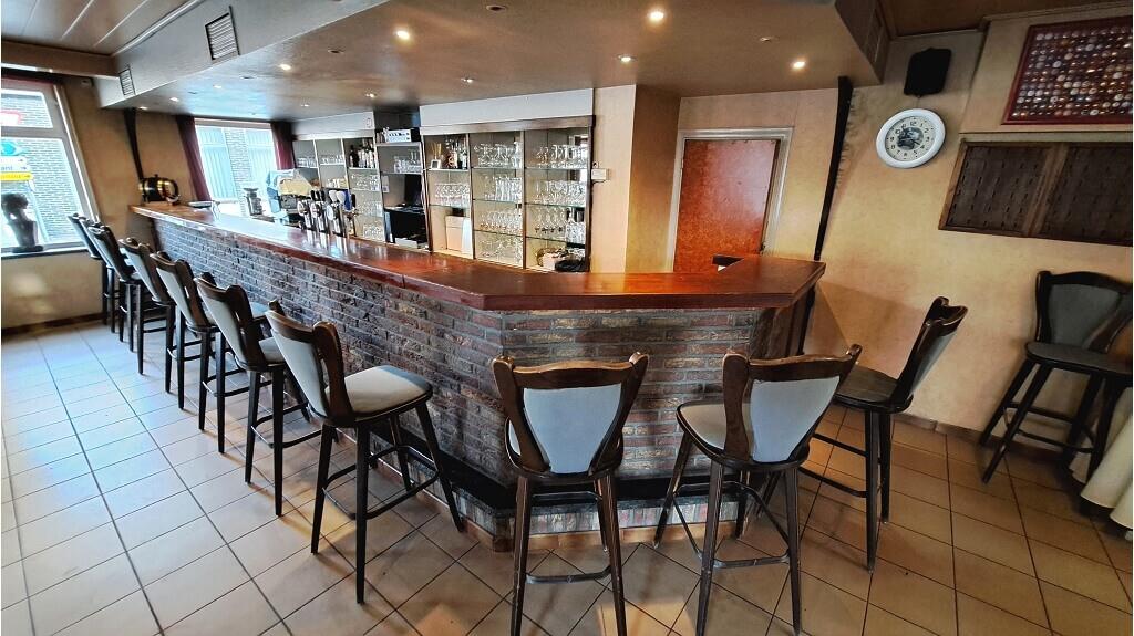 Horecapand met gelagzalen en woonst te koop in Aartrijke Zedelgem - photo 4