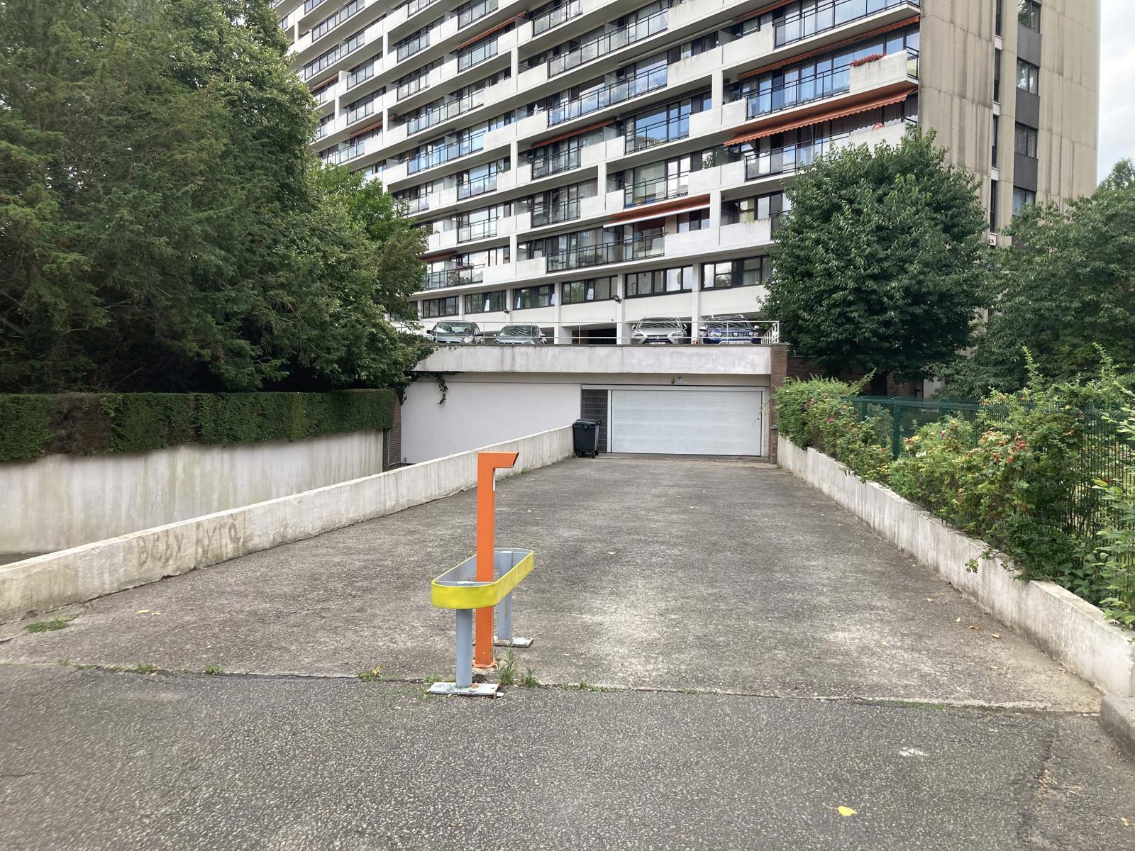 Garage for sale in Ganshoren - photo 1