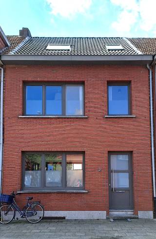 Lichte, instapklare woning in rustige wijk in WijnegemOntdek deze moderne woning met 3 slaapkamers en 2 badkamers, gelegen op de Lange Kruisweg 2 in...