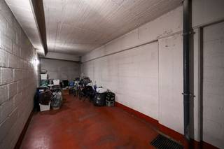 Ondergrondse afgesloten dubbele garagebox (in cascade) te koop in residentie Den Dreihoek. Zeer centraal gelegen in de nabijheid van de...