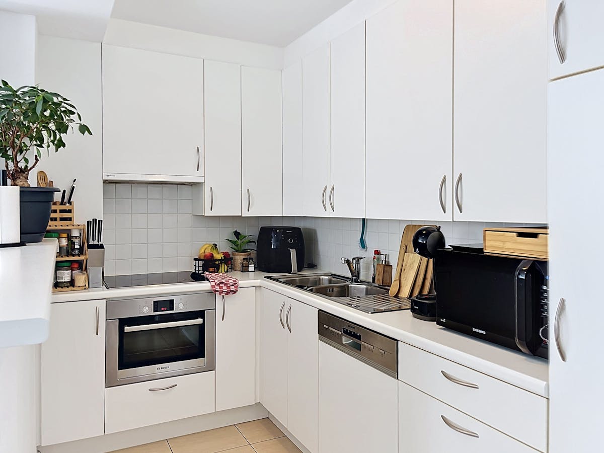 Lichtrijk 2-slaapkamerappartement met staanplaats te huur in Brugge - foto 5