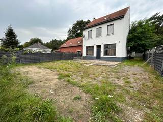 Rustig gelegen gerenoveerde woning in rustige/bosrijke omgeving.Woning werd deels gerenoveerd, elektriciteit conform, recente verwarmingsinstallatie,...