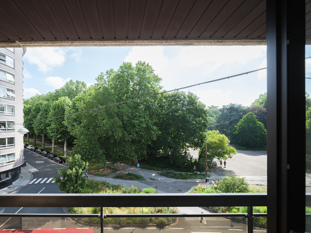 Op te frissen drieslaapkamerappartement met open zicht over het Citadelpark. - photo 4