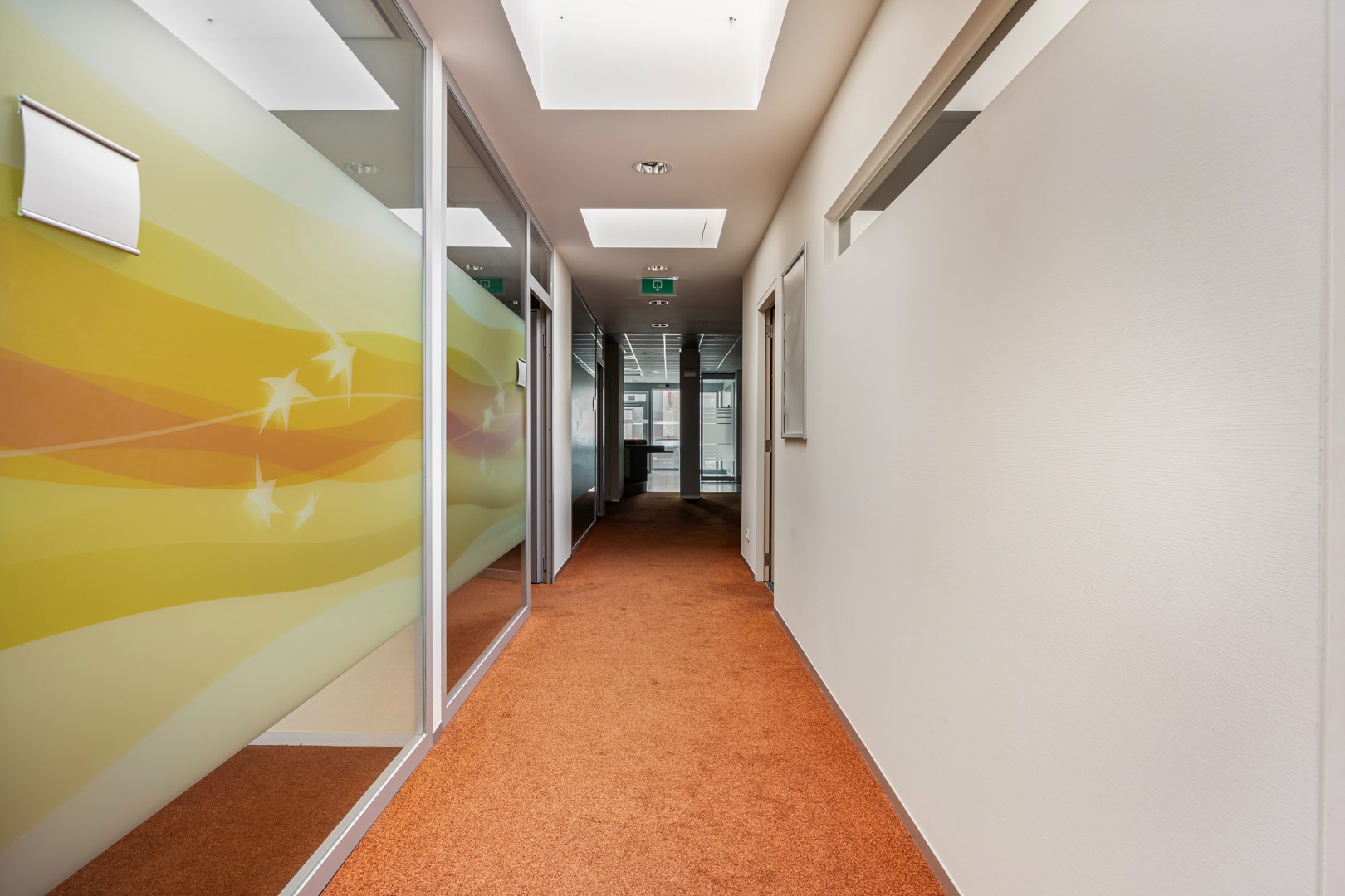 Uitzonderlijk handelspand in het centrum van Neeroeteren - foto 4