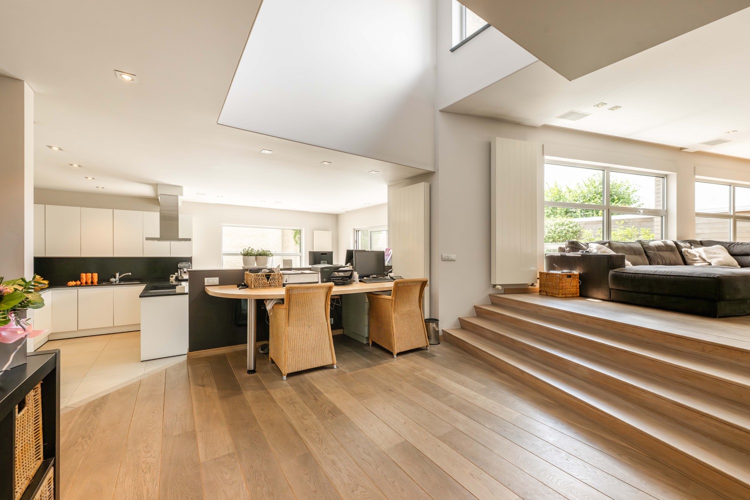 Ruime woning met praktijkruimte te Ruiselede. - foto 4