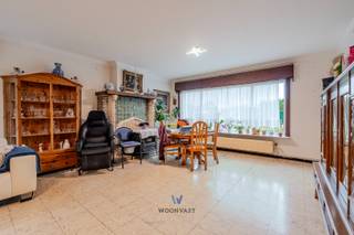 Deze open bebouwing op een perceel van 6a97ca heeft een bewoonbare oppervlakte van 268 m² en biedt uitzonderlijk veel ruimte. Met vijf zeer...