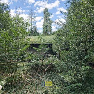 Op te frissen chalet in het bos te EssenLocatie:Deze open bebouwing is gelegen in een groene omgeving in Essen. De woning heeft een bewoonbare...