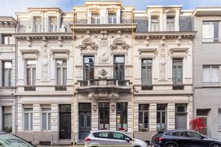 Au cœur du quartier prisé de Zurenborg se trouve cette exceptionnelle maison de maître, conçue en 1895 par le célèbre architecte Frans...